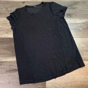 Black lululemon tee